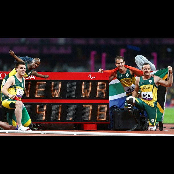 Nuevo récord mundial y medalla de oro para el equipo sudafricano en relevos 4x400m T44 - Credito: @OscarPistorius