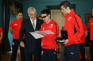 Presidente Piñera entrega distinción a Cristian Valenzuela - Crédito: Senadis